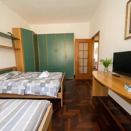 Crespi Six Apartament *